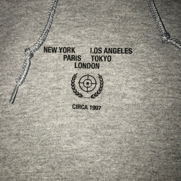 Gray sweatshirt with cute details - Picture 2 of 5